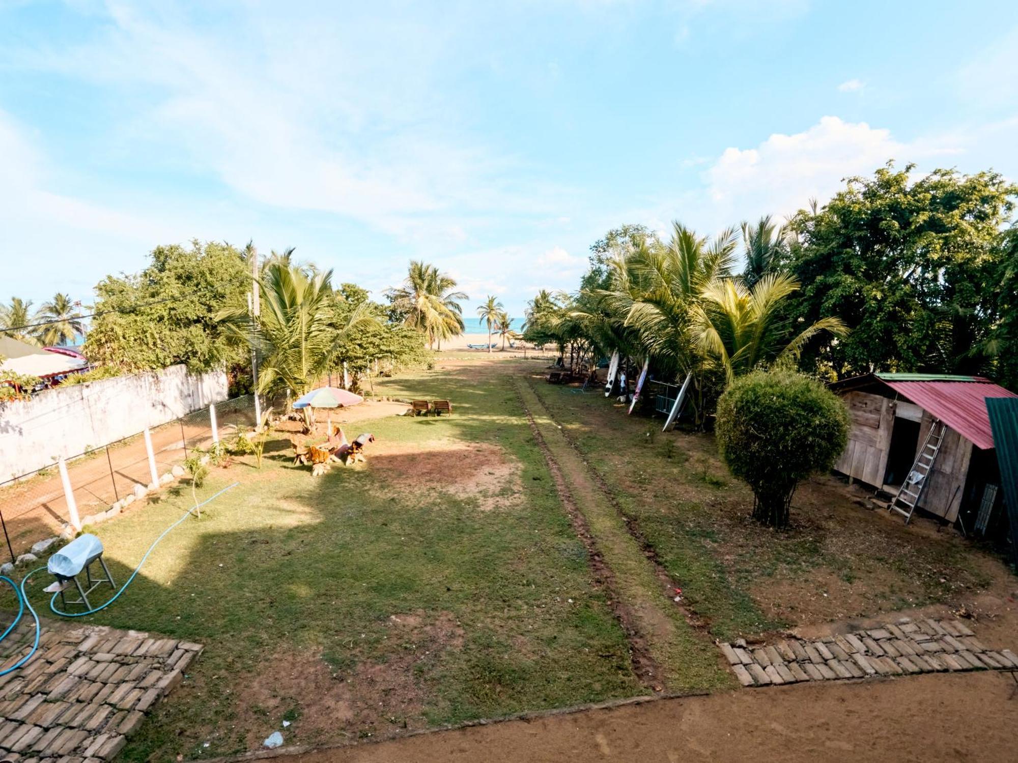 Baden Beach Hotel Kalkudah  Exterior photo