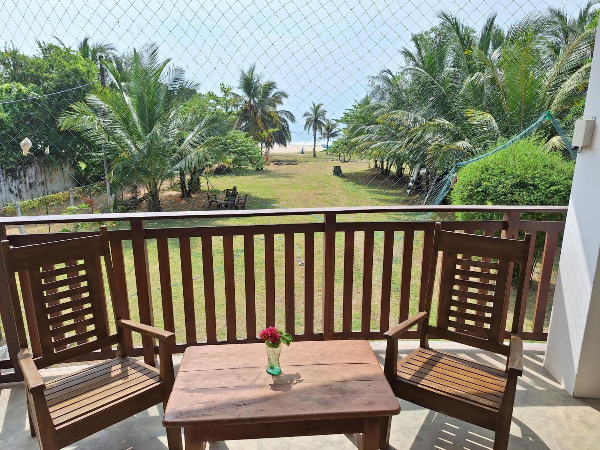 Baden Beach Hotel Kalkudah  Exterior photo