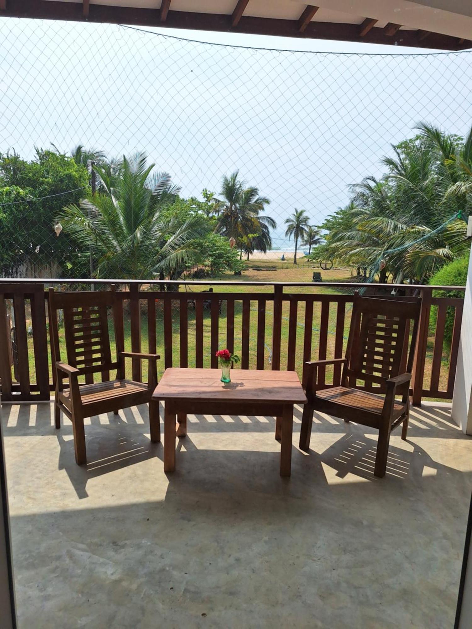 Baden Beach Hotel Kalkudah  Exterior photo